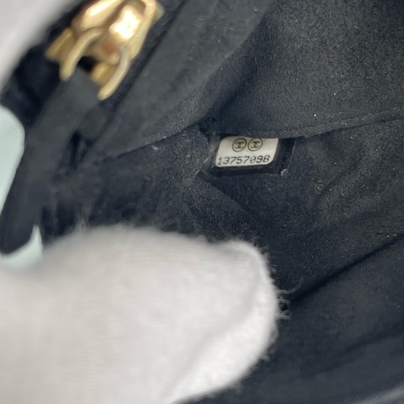 CHANEL Black Quilted Wallet - Picture 10 of 16